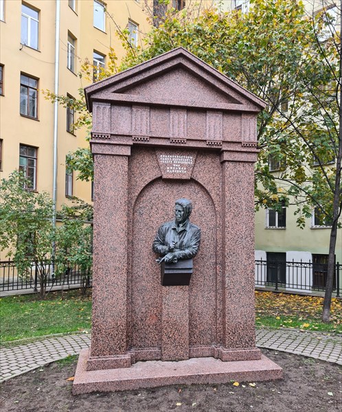 054-Памятник Маневичу